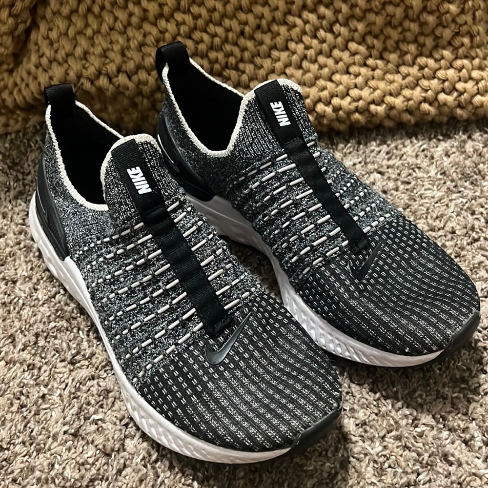 Black nike shoes
